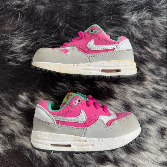 Nike Air Sneakers - Picture 2 of 6